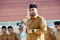 Gambar : Bupati Halsel Bassam Kasuba Pimpin Apel.