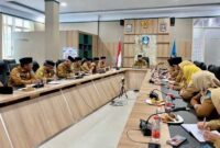 Gambar : Bupati Halsel Bassam Kasuba Pimpin Rapat.