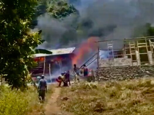 Gambar : Rumah Terbakar di Desa Loleojaya.