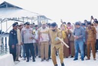 Gambar : Bupati Bassam DI sambut Masyarakat Joronga.
