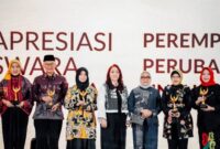 Gambar : Ketua TP PKK Halsel, Ny. Rifa'at Al Sa'adah Bassam Raih Penghargaan.
