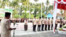 Gambar : Ir. Ikbal Hi. Mustafa ST, MT wakili Mabicab dan Ketua Kearcab Terima Penghargaan.