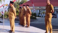 Gambar : Sekda Halsel Saat Pimpin Apel.
