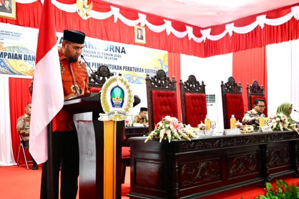 Gambar : Bupati Halsel.