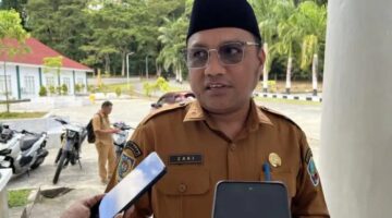 Gambar : Kadis DPMD Halsel.