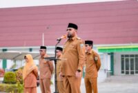 Gambar : Bupati Halsel Pimpin Apel.