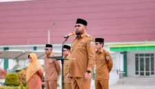 Gambar : Bupati Halsel Pimpin Apel.
