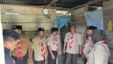 Gambar : Saat Tinjau Rumah Keluarga Kurang Mampu.
