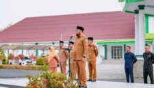 Gambar : Bupati Bassam Pimpin Apel.