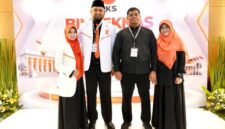 Gambar : Bupati Halsel Bassam Kasuba di dampingi Istri, bersama Anggota DPR RI Alqassam Kasuba dan Istri.