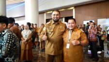 Gambar : Bupati Halsel bersama dengan Wakil Bupati Bangai Laut.