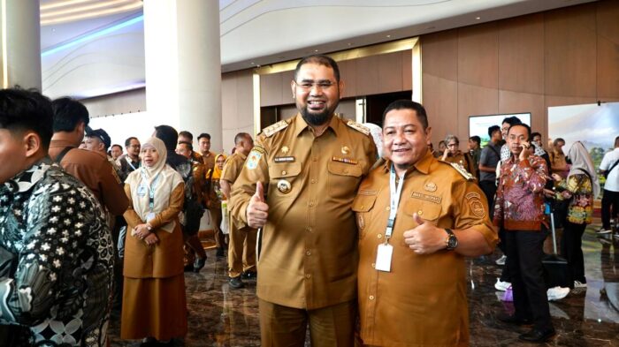 Gambar : Bupati Halsel bersama dengan Wakil Bupati Bangai Laut.